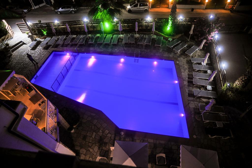 Tropical Apartahotel